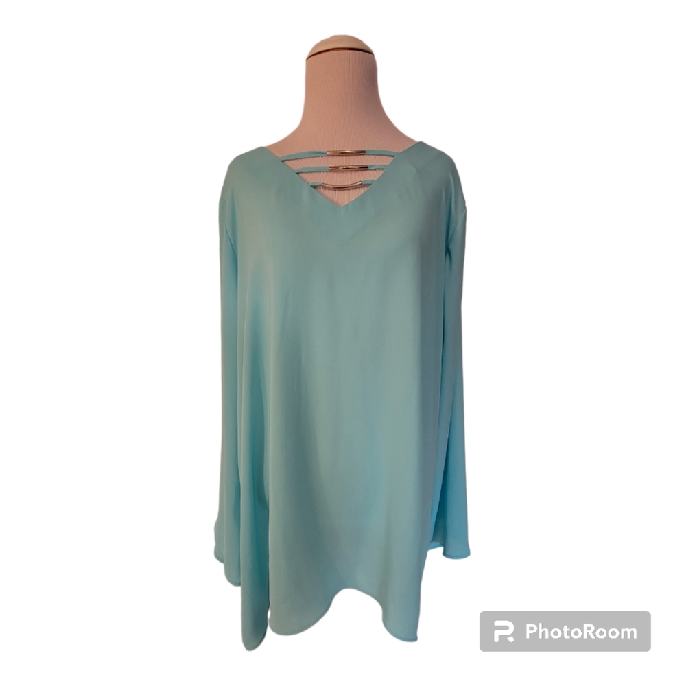 NWT Plus Size AVENUE Turquois Blouse with Metal Detail at Neck - Size 18/20